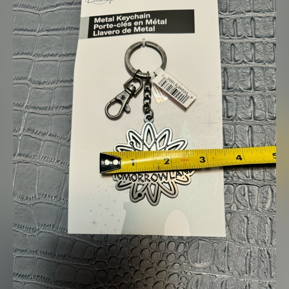Disney Parks Magic Kingdom Tomorrowland Atom Metal Keychain Purse Charm Bag Clip - Picture 2 of 4